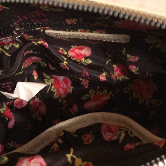 Betsey Johnson Dome Crossbody Bag with bow detail - Picture 4 of 6